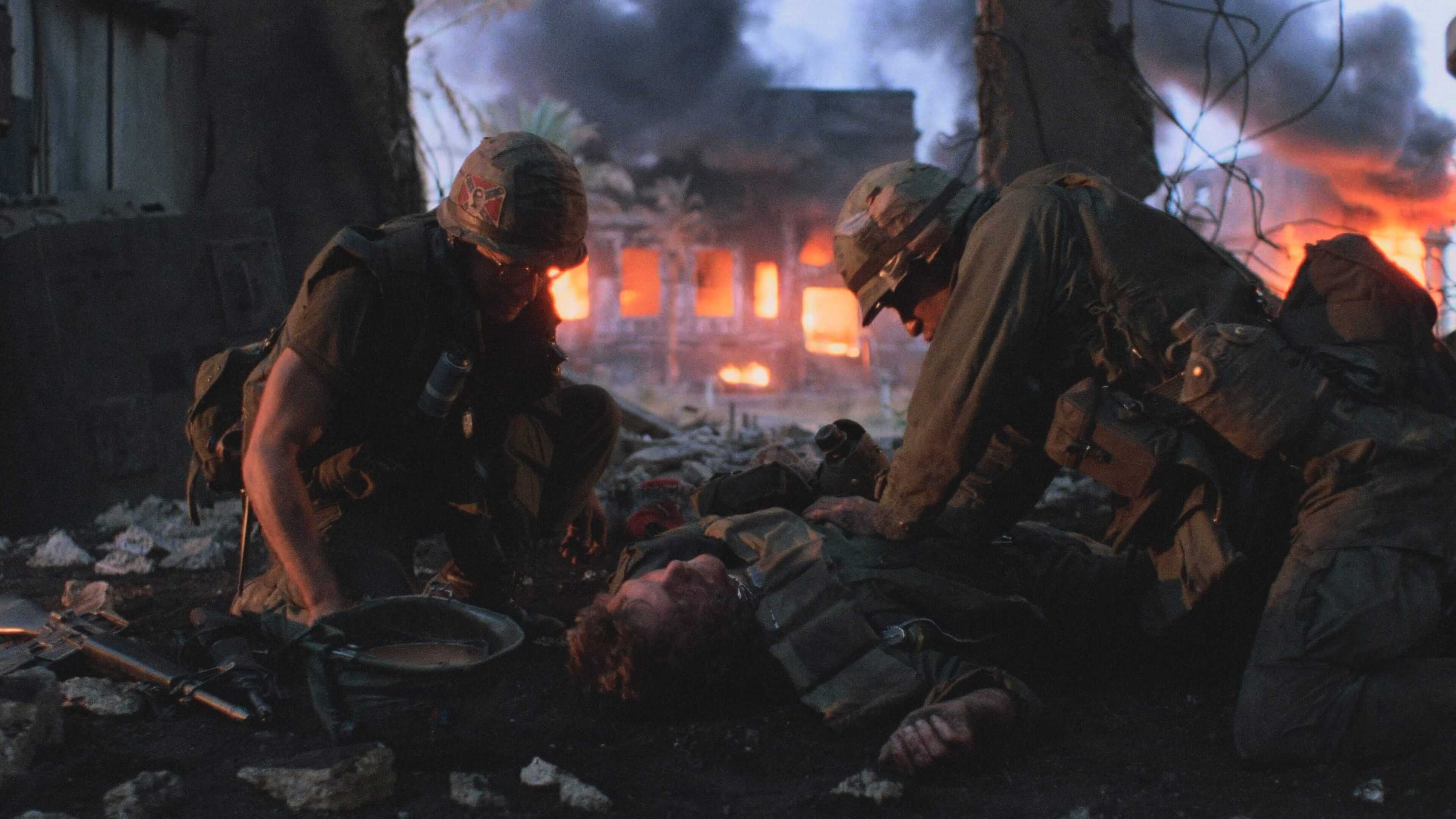 скриншот кадра с первой помощью раненому