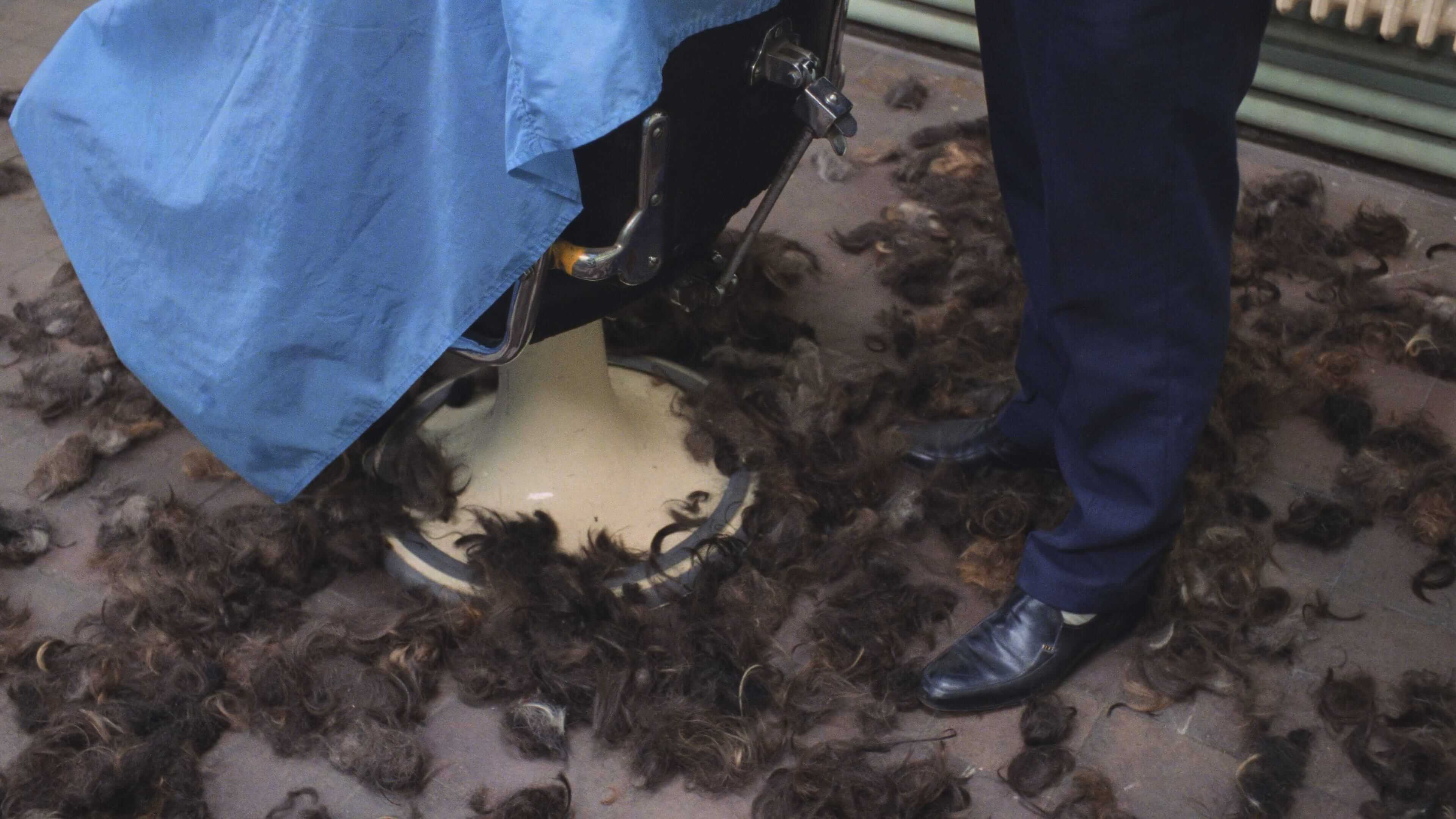 скриншот кадра со стрижкой новобранцев