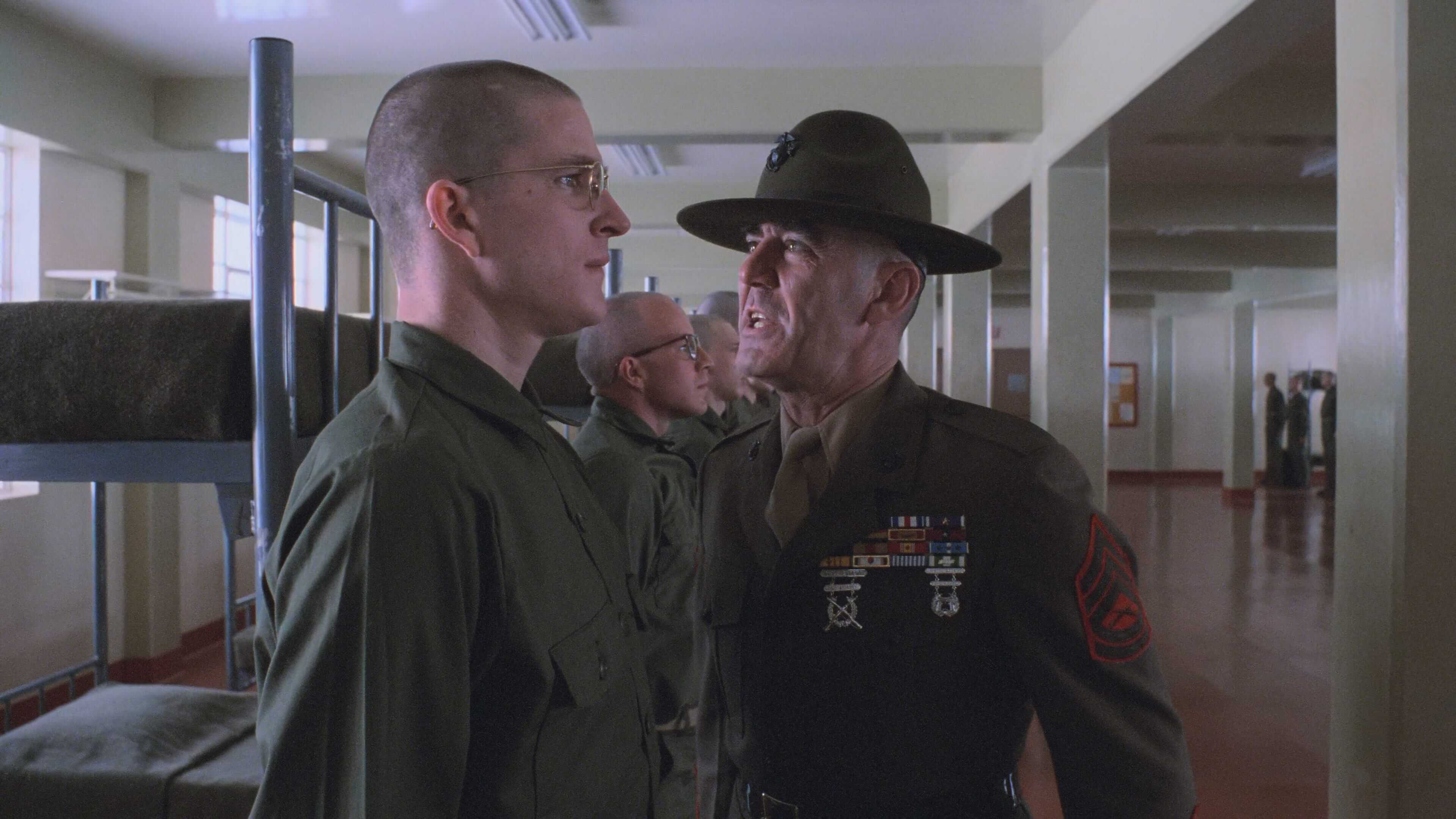 скриншот кадра со знакомством с инструктором