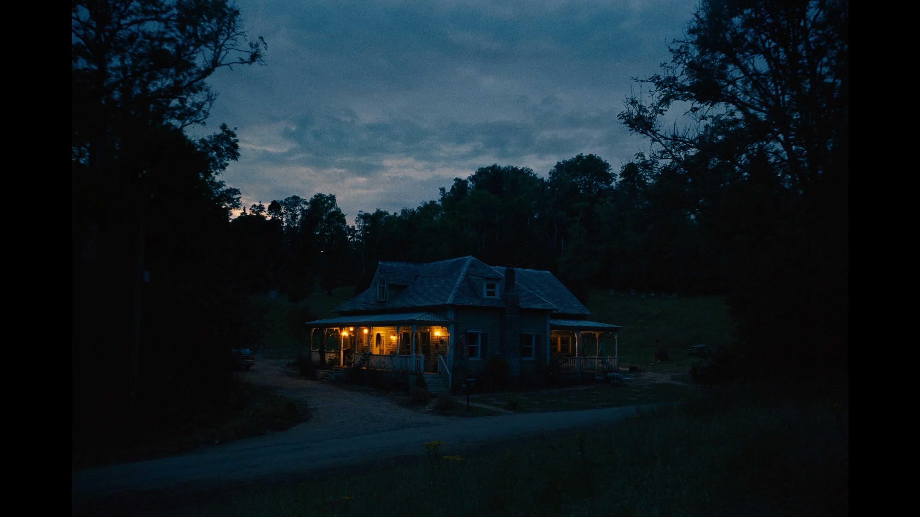 Пейзаж с деревенским домом сразу после заката