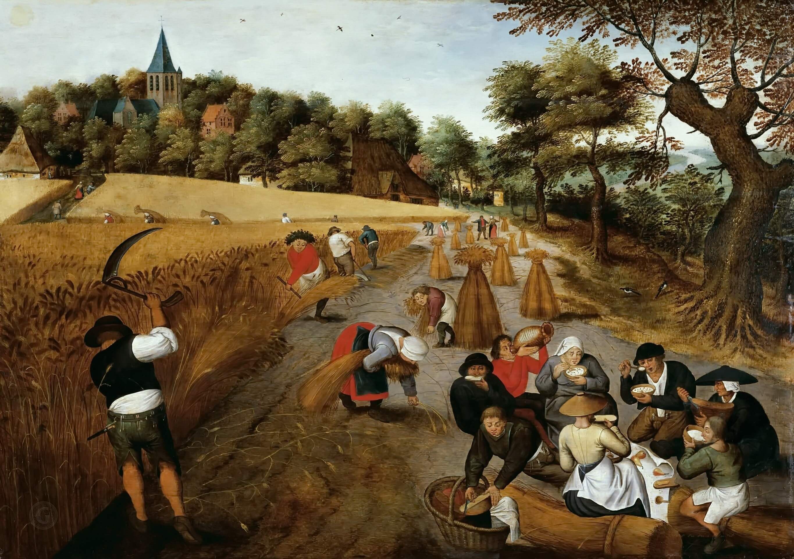 Крестьяне косят пшеницу и отдыхают под деревом на фоне золотых полей и деревни.